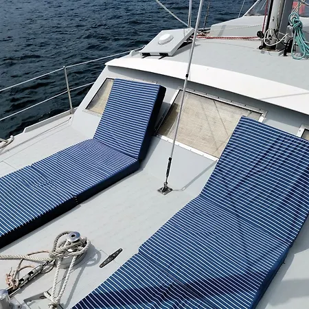 Botel Bateau Catamaran Aventure - Dormez Sur L'eau