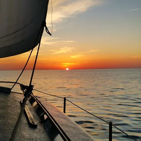 Bateau Catamaran Aventure - Dormez Sur L'eau Saint-Raphaël