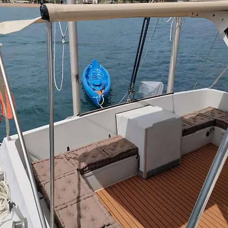 Bateau Catamaran Aventure - Dormez Sur L'eau 船上ホテル